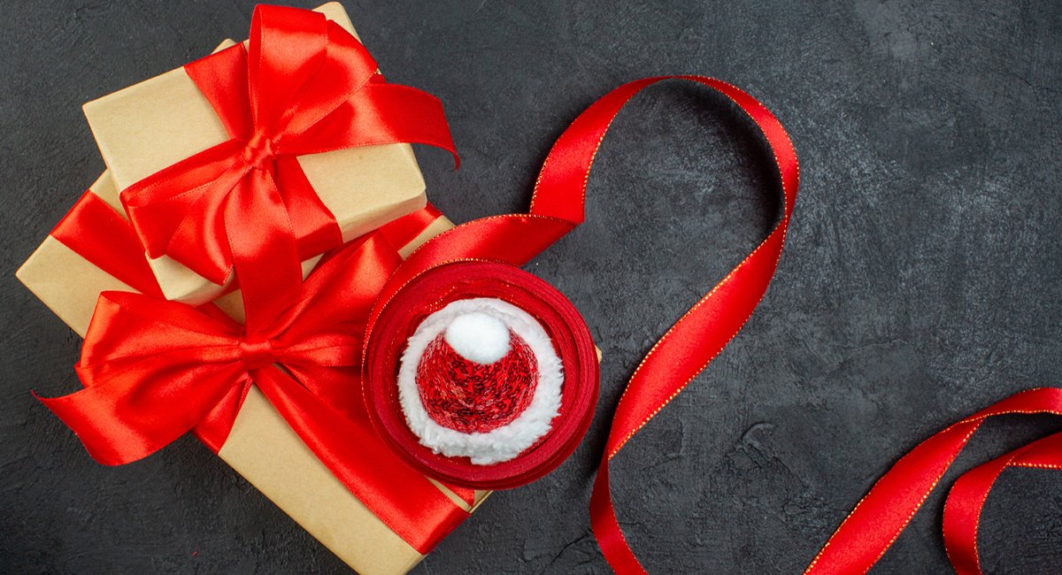 Top Anniversary Gift Ideas for Couples (Romantic & Personalized)